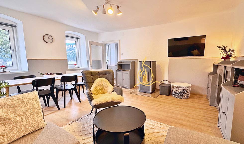 Wohnzimmer im Ferienhaus in Kirchberg mit Kamin